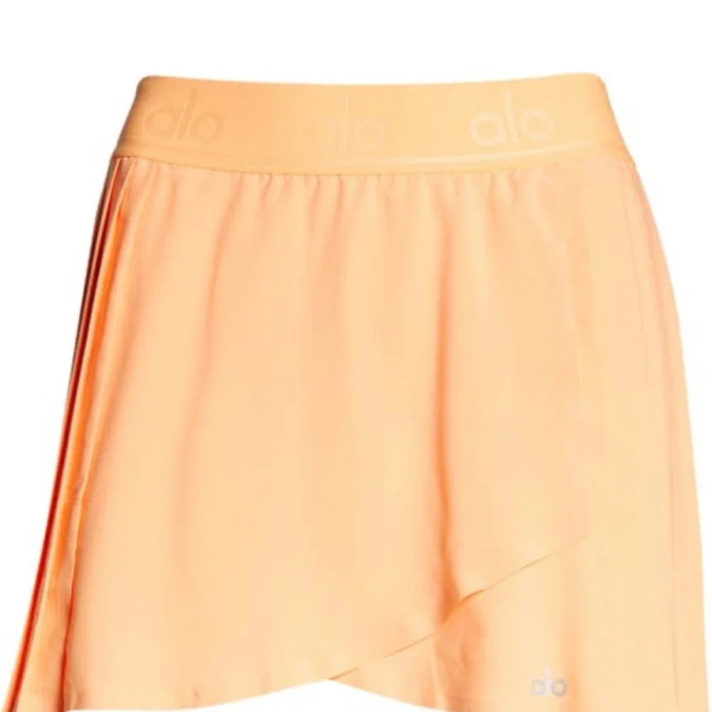 NWT ALO Aces pleated Tennis Skirt size small - cantaloupe
